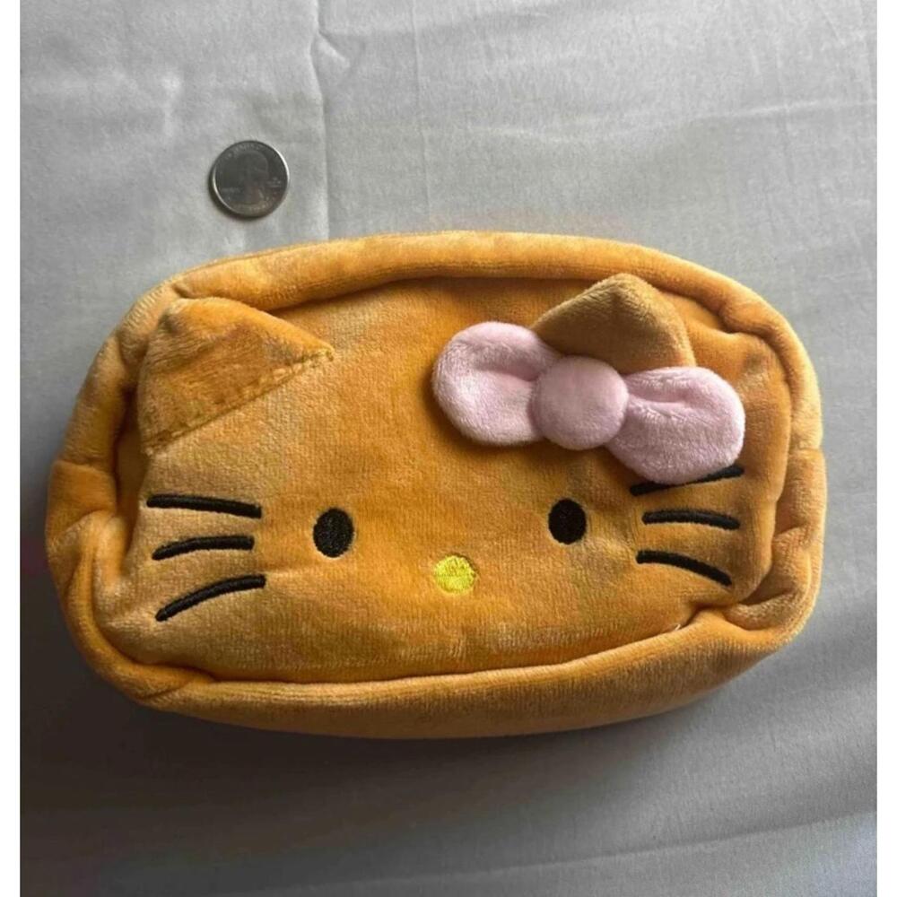 Hello Kitty pouch